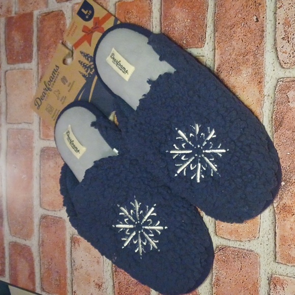 dearfoams Shoes - NEW Dearfoams navy snowflake slippers wmns sz 9 10 **One pair left**